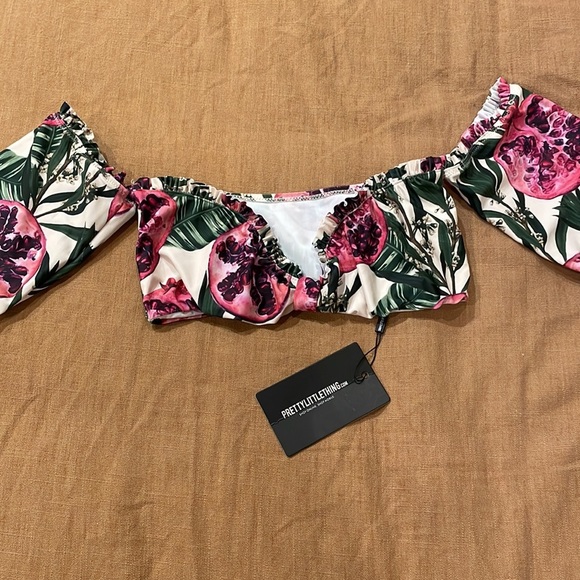 Pretty Little Thing pomegranate bandeau puff sleeve bikini top - Picture 2 of 4